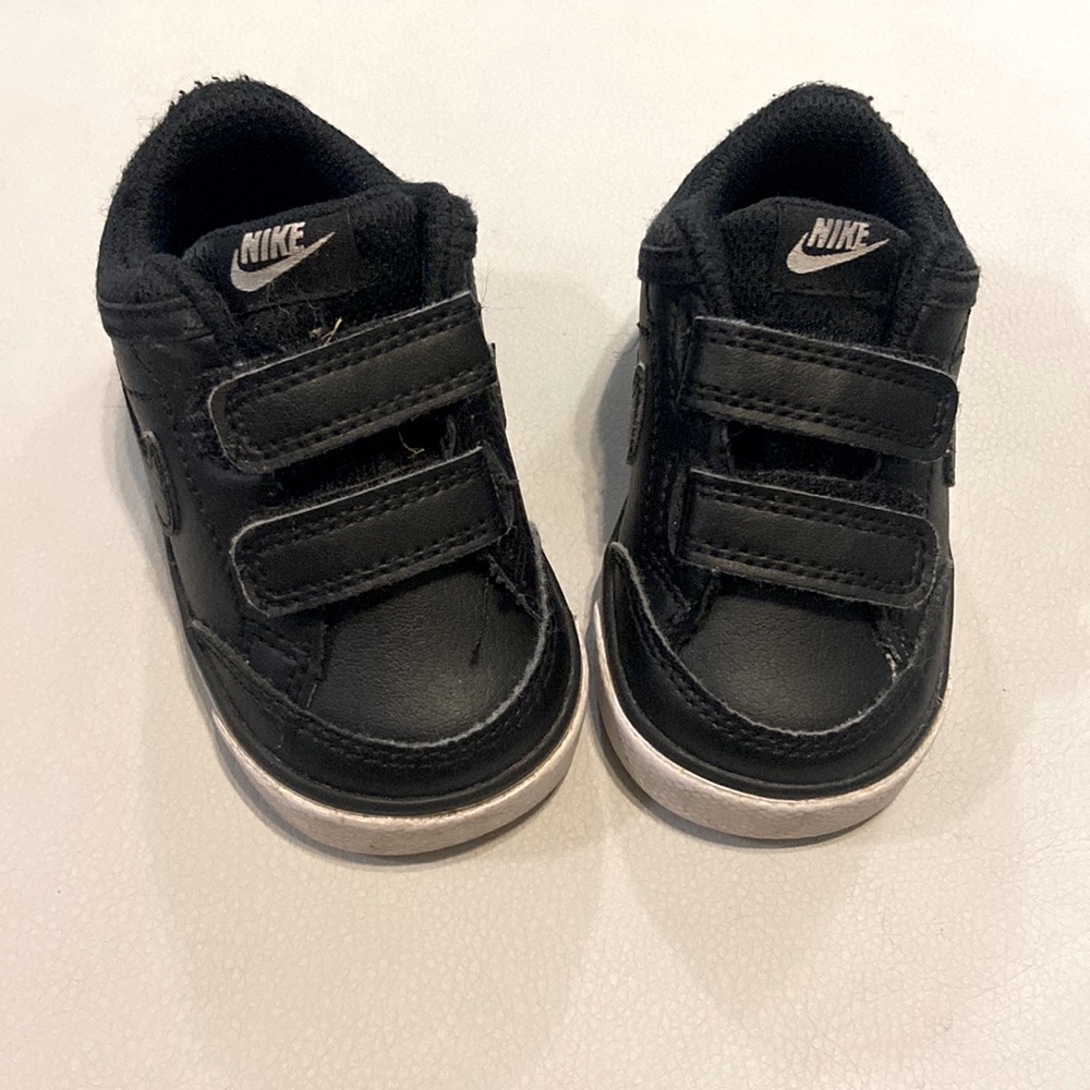 Nike shoes 4C